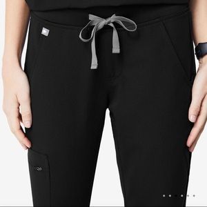 +FIGS Zamora Scrub Joggers